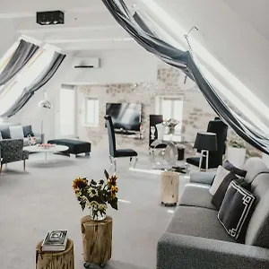 Apartment Coco Chanel Boutique By Goodnite Cz